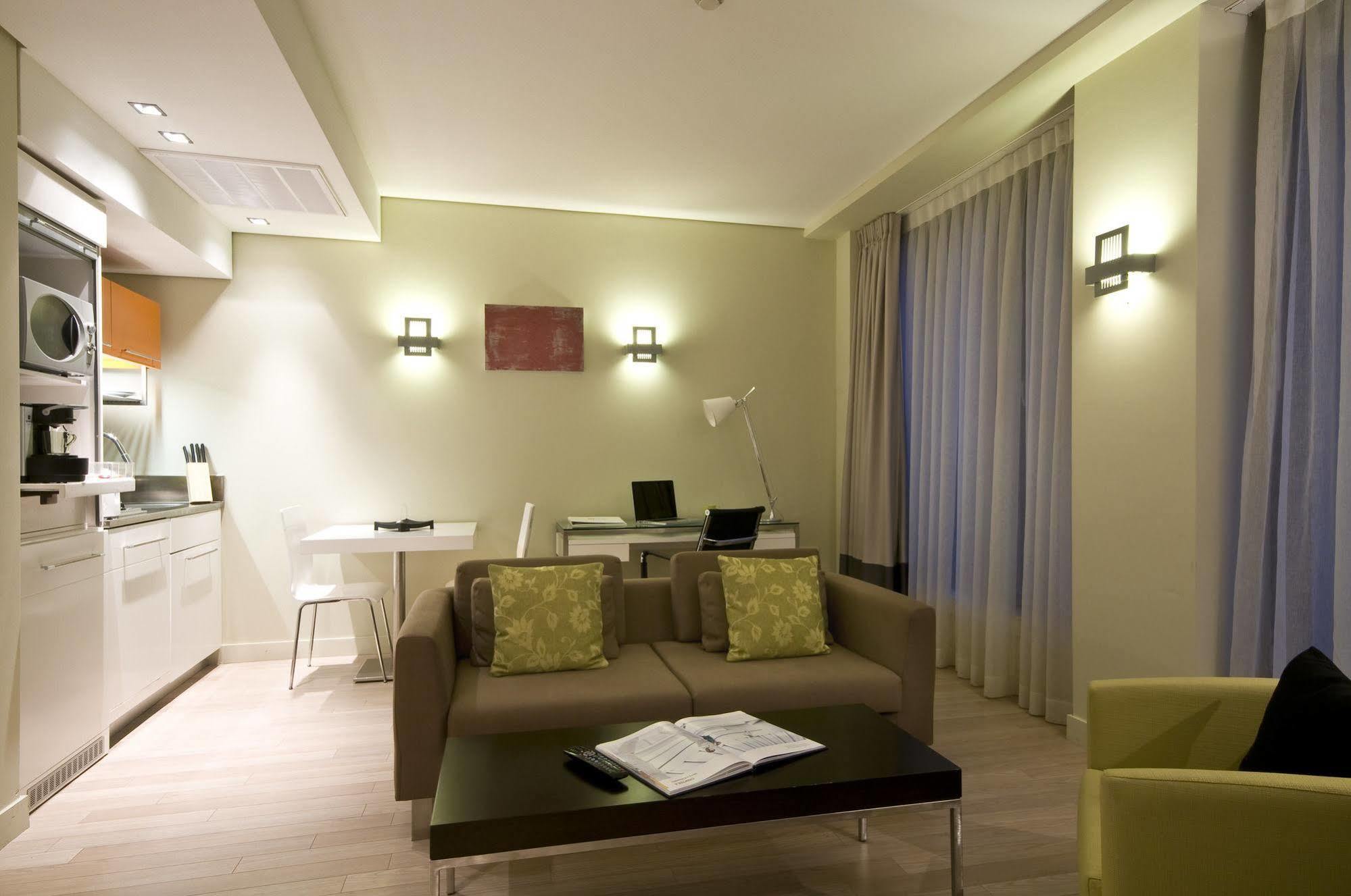 Apartahotel B-aparthotel Grand Place 4*